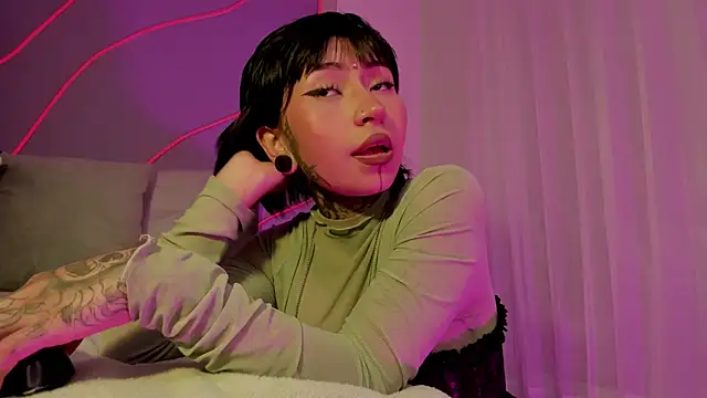 Snapshot of Evangeline_bell chatting on 12.27.24 Evangeline bell online show from 12.27.24