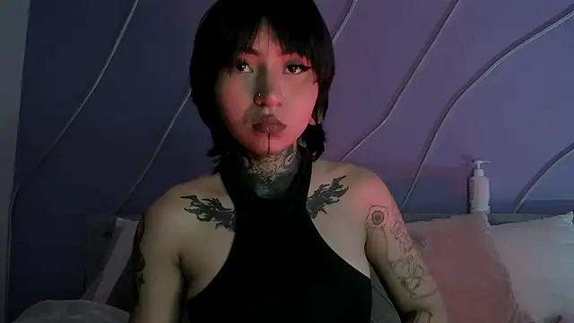 Snapshot of Evangeline_bell chatting on 01.22.25 Evangeline bell online show from 01.22.25