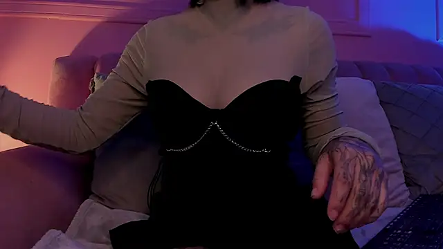 Snapshot of Evangeline_bell chatting on 01.24.25 Evangeline bell online show from 01.24.25