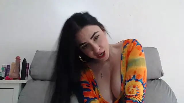 Snapshot of leilacam25 chatting on 11.06.25 leilacam25 online show from 11.06.25