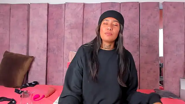 AshlieRoberts online show from 01.11.25