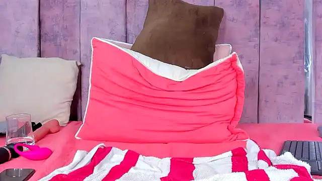 AshlieRoberts online show from 01.15.25