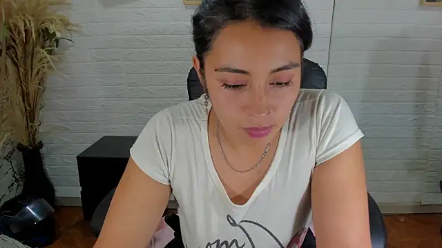 Aisha 09 online show from 03.05.25