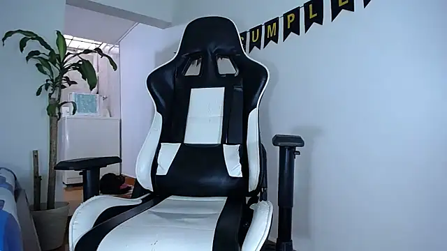 Snapshot of diamond_black00 chatting on 12.29.24 diamond black00 online show from 12.29.24