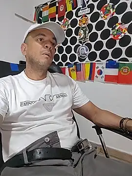 Snapshot of latinmartin73 chatting on 06.27.26 latinmartin73 online show from 06.27.26