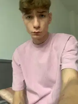 Snapshot of MiguelRausch chatting on 12.12.24 MiguelRausch online show from 12.12.24