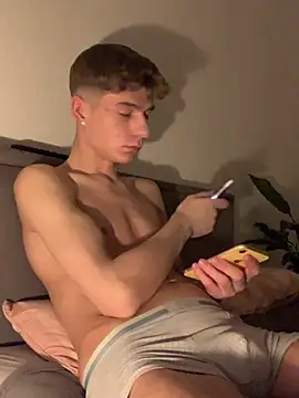 Snapshot of MiguelRausch chatting on 02.28.25 MiguelRausch online show from 02.28.25