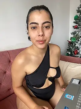 Snapshot of DakotaShelby chatting on 12.18.24 DakotaShelby online show from 12.18.24
