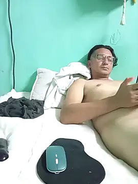 Andresguz35 online show from 03.12.26