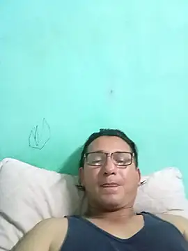Snapshot of Andresguz35 chatting on 06.14.26 Andresguz35 online show from 06.14.26