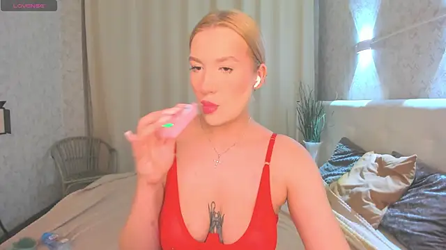 Emma  Leee online show from 03.18.26