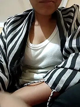 Snapshot of Sanaya_7 chatting on 12.21.24 Sanaya 7 online show from 12.21.24