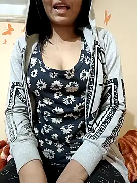 Snapshot of Sanaya_7 chatting on 12.25.24 Sanaya 7 online show from 12.25.24