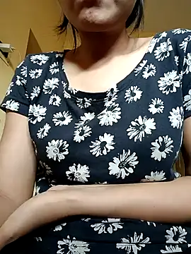 Snapshot of Sanaya_7 chatting on 02.04.25 Sanaya 7 online show from 02.04.25