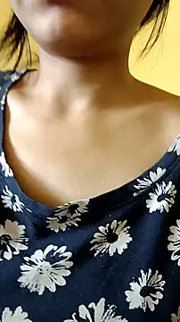 Snapshot of Sanaya_7 chatting on 02.05.25 Sanaya 7 online show from 02.05.25