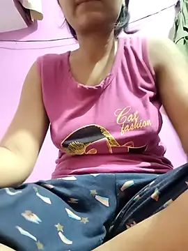 Snapshot of Sanaya_7 chatting on 10.07.25 Sanaya 7 online show from 10.07.25