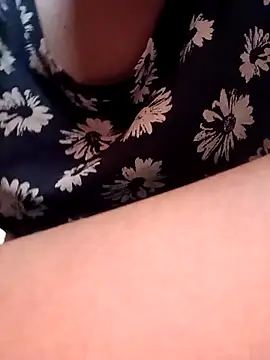 Snapshot of Sanaya_7 chatting on 11.30.25 Sanaya 7 online show from 11.30.25