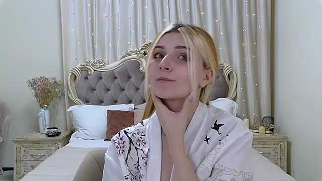 Snapshot of KellyStone chatting on 01.28.25 KellyStone online show from 01.28.25