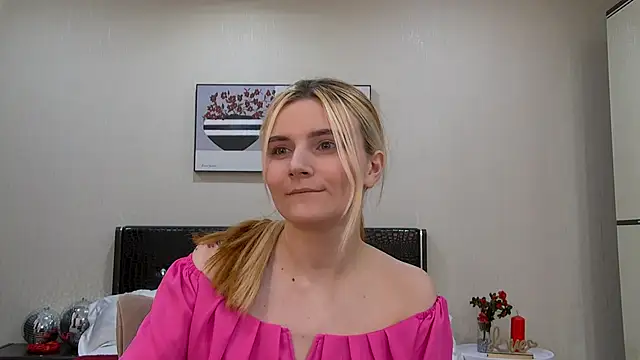 Snapshot of KellyStone chatting on 02.02.25 KellyStone online show from 02.02.25