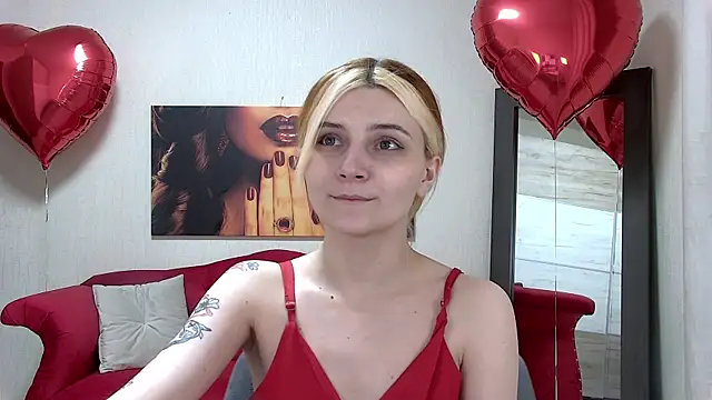 Snapshot of KellyStone chatting on 02.19.25 KellyStone online show from 02.19.25