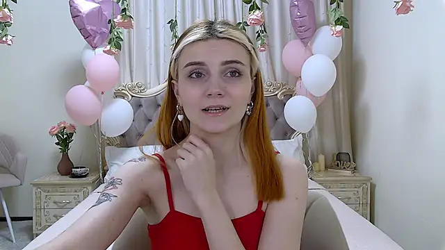 Snapshot of KellyStone chatting on 03.05.25 KellyStone online show from 03.05.25