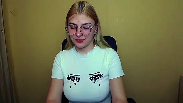 Luna Lush  online show from 01.10.25