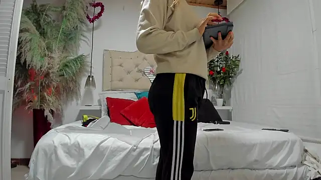 Snapshot of Samanthahavery44 chatting on 10.15.25 Samanthahavery44 online show from 10.15.25