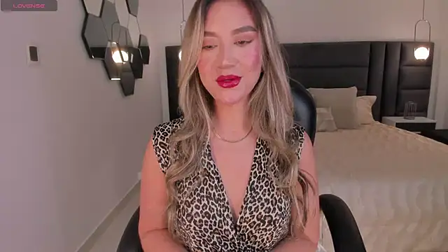 RebeccaHudson online show from 01.13.25