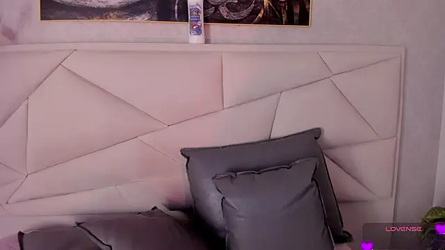 Snapshot of Aitana98_ chatting on 12.24.24 Aitana98 online show from 12.24.24