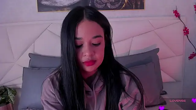 Snapshot of Aitana98_ chatting on 12.27.24 Aitana98 online show from 12.27.24