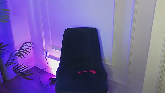 Deiri Delightful online show from 12.05.24
