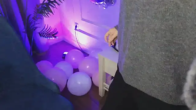 Deiri Delightful online show from 12.13.24