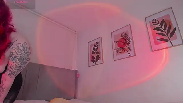 Whitekitty-exe online show from 01.06.25