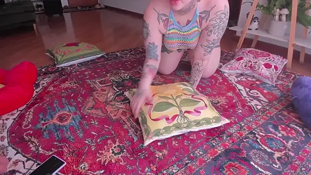 Whitekitty-exe online show from 02.06.25