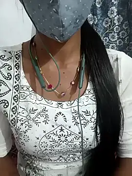 Snapshot of Miakhalifatamil chatting on 02.05.25 Miakhalifatamil online show from 02.05.25