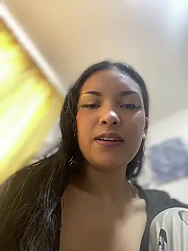 Snapshot of baby_lizy chatting on 05.19.26 baby lizy online show from 05.19.26