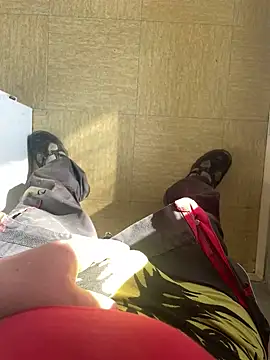 Snapshot of lescoquin2215 chatting on 01.29.25 lescoquin2215 online show from 01.29.25