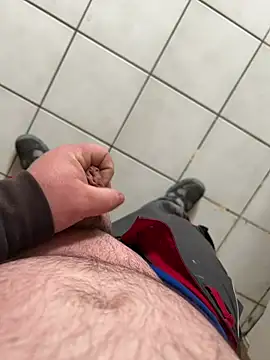 Snapshot of lescoquin2215 chatting on 02.20.26 lescoquin2215 online show from 02.20.26