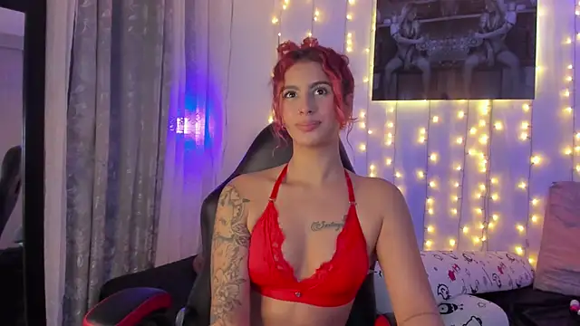 Sophiee Hill online show from 12.21.24