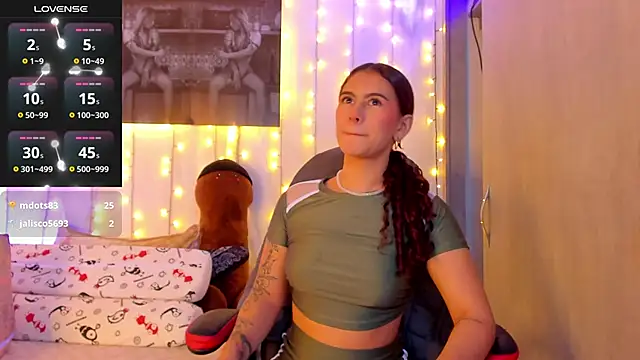 Sophiee Hill online show from 03.20.25