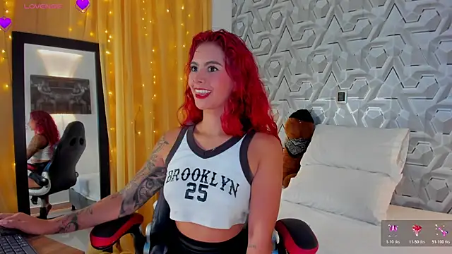 Sophiee Hill online show from 10.24.25