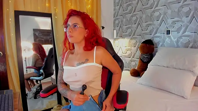 Sophiee Hill online show from 10.25.25