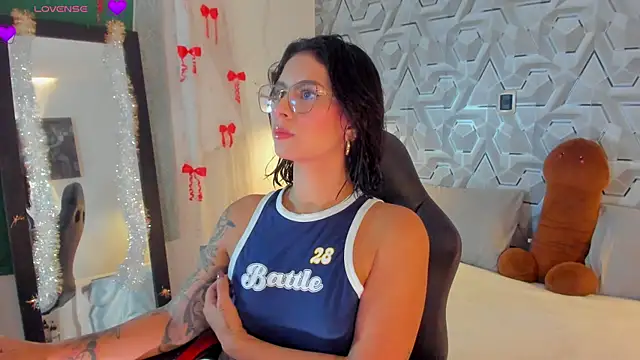 Sophiee Hill online show from 04.09.26