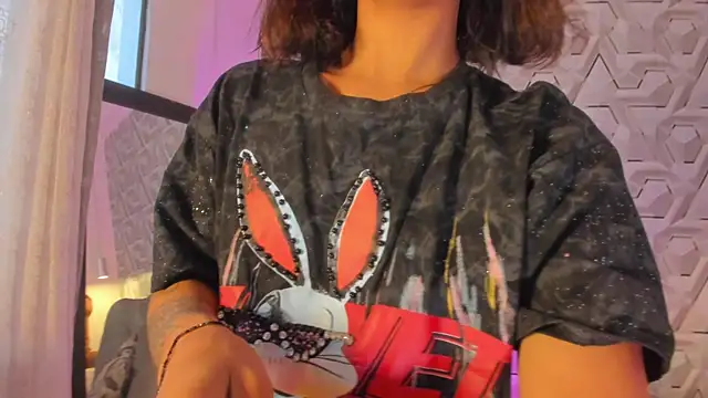 Sophiee Hill online show from 07.06.26