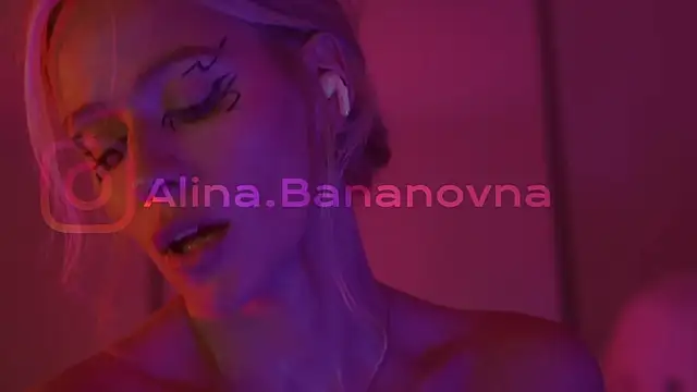 Snapshot of HeyBananas chatting on 12.05.25 HeyBananas online show from 12.05.25