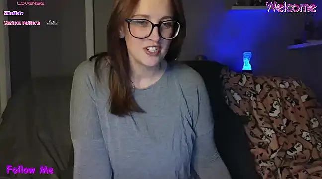 TheBustyHouseWife online show from 03.04.25