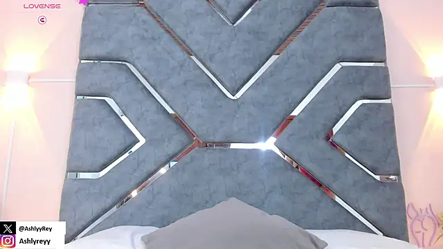 ashlyrey-1 online show from 12.26.24