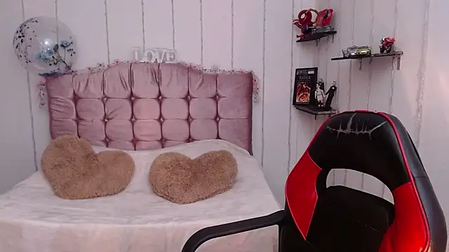 sapphire lilac online show from 01.04.25