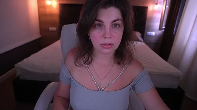 MirandaWong online show from 09.10.25