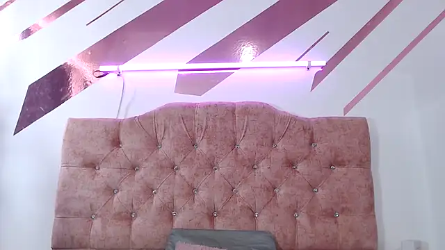 Kitten Hot  online show from 02.08.26